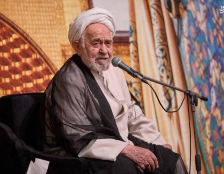 عکس/ مناجات خوانی پویانفر در شب هفتم ماه مبارک رمضان