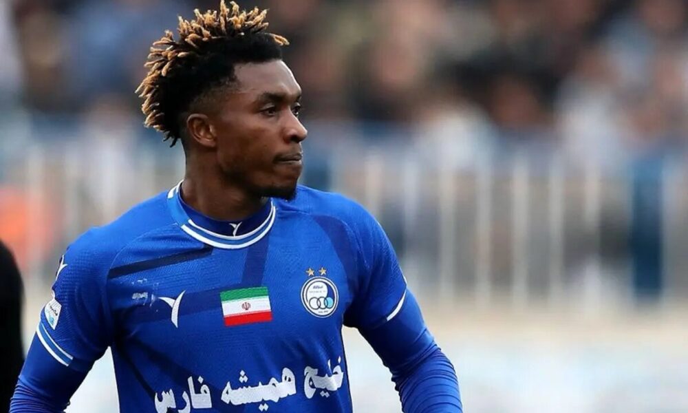 ستاره جدا شده به استقلال برمی‌گردد