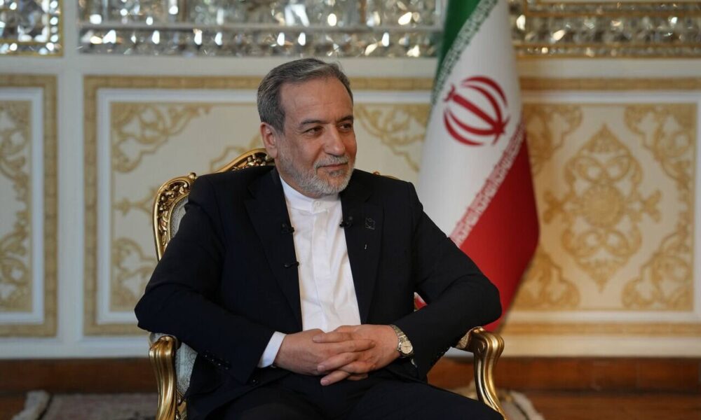 عراقچی: مقاومت ۴۰ روزه در وهله اول مدیون جانفشانی نیروهای مسلح و همراهی مردم است عراقچی: مقاومت ۴۰ روزه در وهله اول مدیون جانفشانی نیروهای مسلح و همراهی مردم است