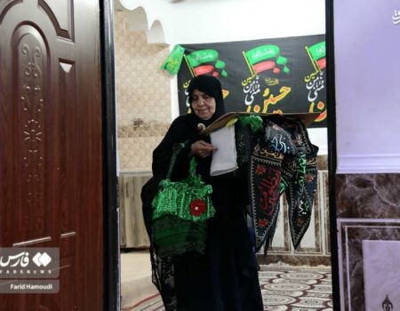 عکس/ ننه میلاد در تکاپوی استقبال از محرم