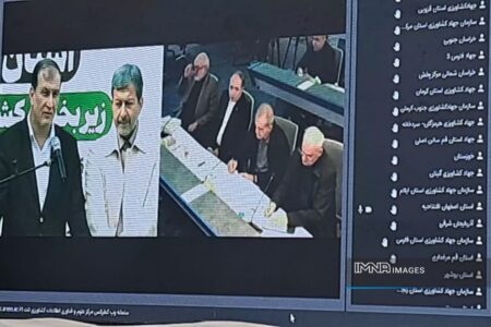 بزرگ‌ترین شهرک گلخانه‌ای تولید نشا جنوب کشور با ظرفیت ۱۵۰ میلیون نشا در اصفهان افتتاح شد