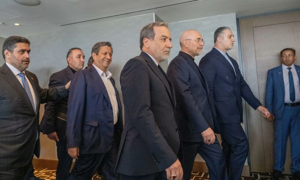 هیئت ایران محل مذاکرات سوئیس را به مقصد تهران ترک کرد هیئت ایران محل مذاکرات سوئیس را به مقصد تهران ترک کرد