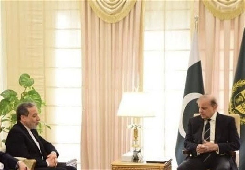 عراقچی با نخست وزیر و رئیس جمهور پاکستان دیدار کرد عراقچی با نخست وزیر و رئیس جمهور پاکستان دیدار کرد