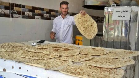اصلاح قیمت نان در اصفهان با اجرای الگوی شفاف هزینه برای نانوایی‌های آزادپز