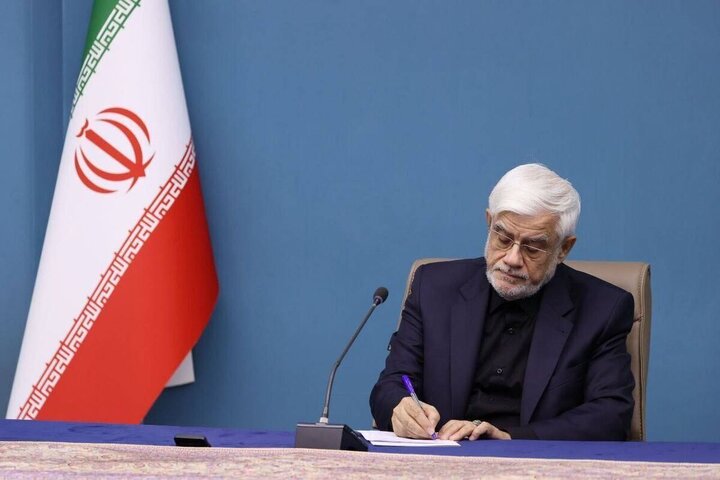 عارف: ایران برای وداع با رهبر شهید تمام‌قد به میدان می‌آید