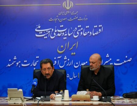 اتابک: واحدهای صنعتی با تکیه بر توان داخلی و فناوری‌ها نوسازی می‌شوند