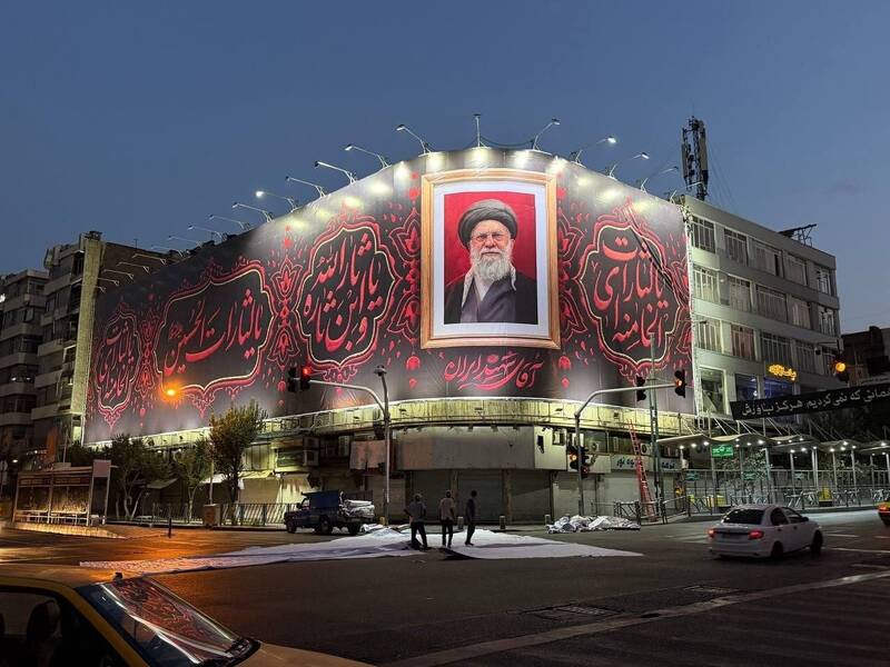 دیوارنگاره «آقای شهید ایران» رونمایی شد دیوارنگاره «آقای شهید ایران» رونمایی شد