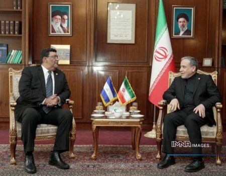 عراقچی با وزیر امور خارجه نیکاراگوآ دیدار کرد