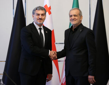 دشمنان تصور می‌کردند با حمله نظامی ایران دچار فروپاشی می‌شود، اما اتحاد ملت ما بیشتر شد