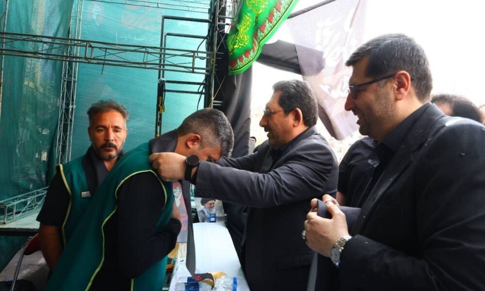 بازدید وزیر صمت از غرفه‌های خدمت‌رسان به زائران مراسم تشییع رهبر شهید