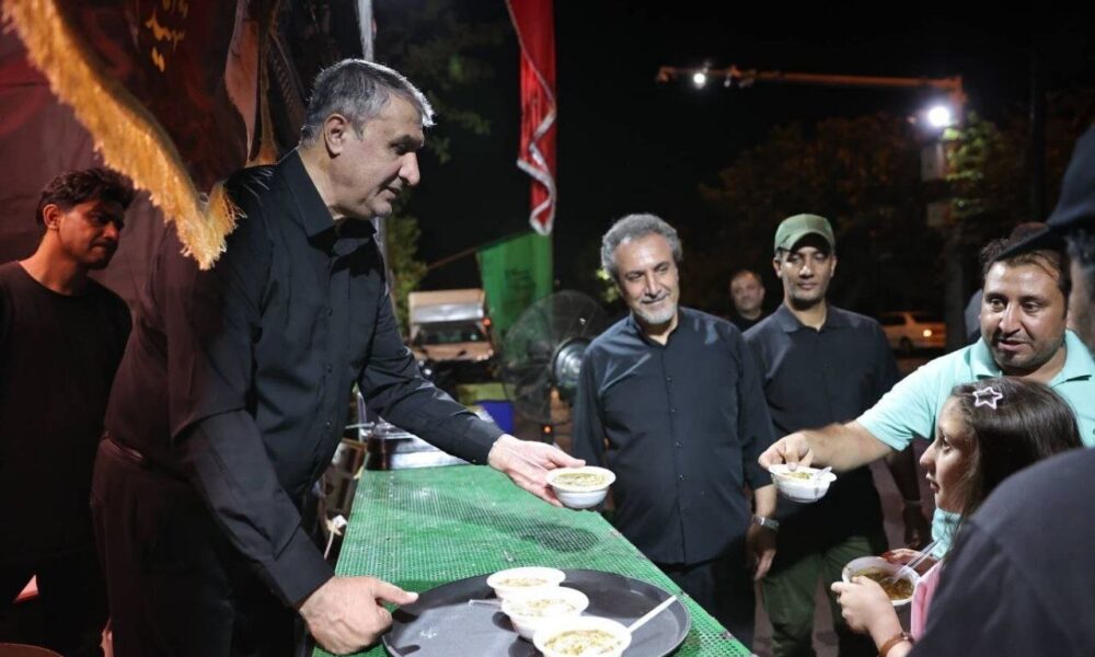 حضور رئیس سازمان انرژی اتمی در جمع خادمان موکب سازمان حضور رئیس سازمان انرژی اتمی در جمع خادمان موکب سازمان